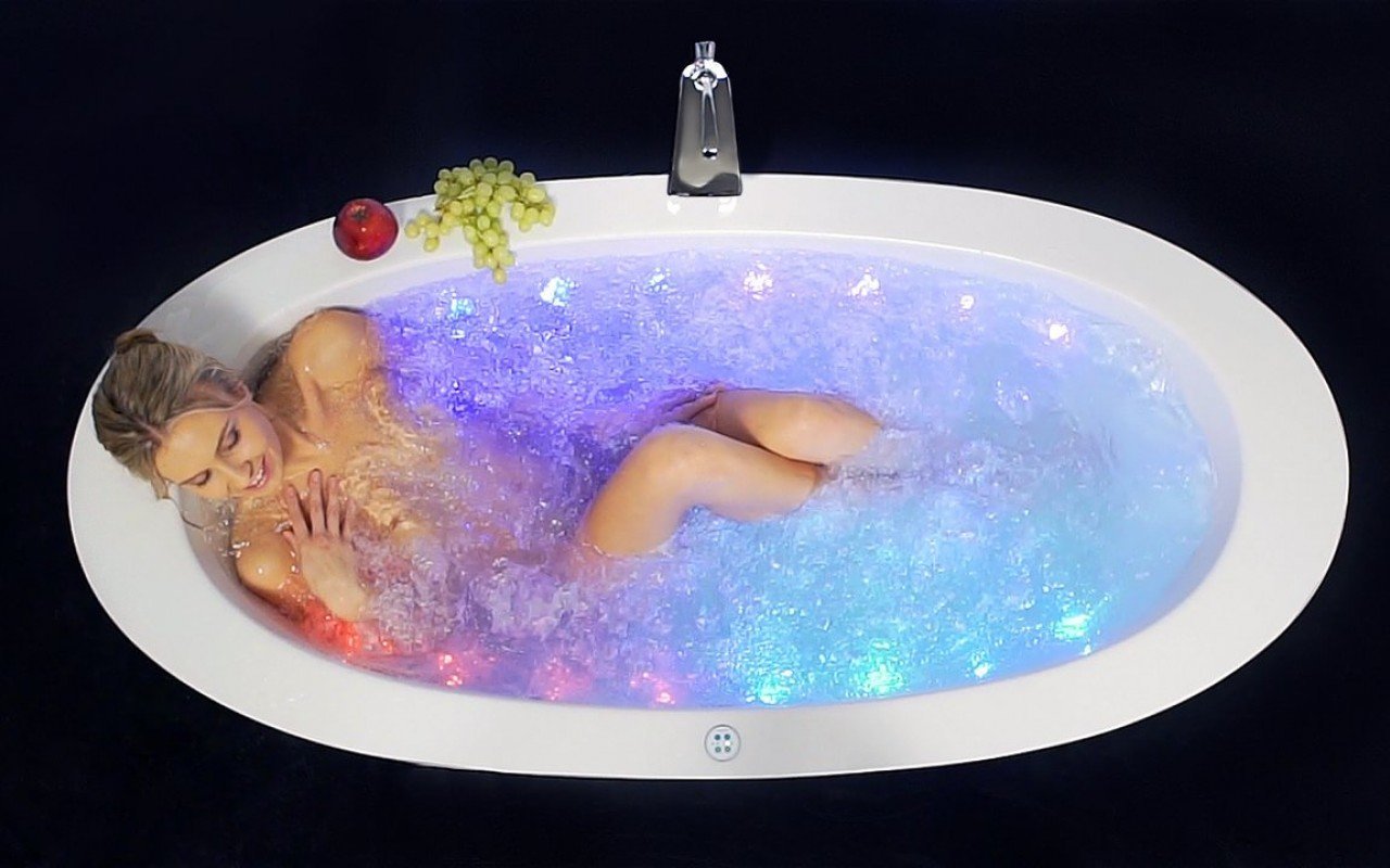 Aquatica Purescape™ 174B-Blck-Wht Relax Air Massage Bathtub picture № 0